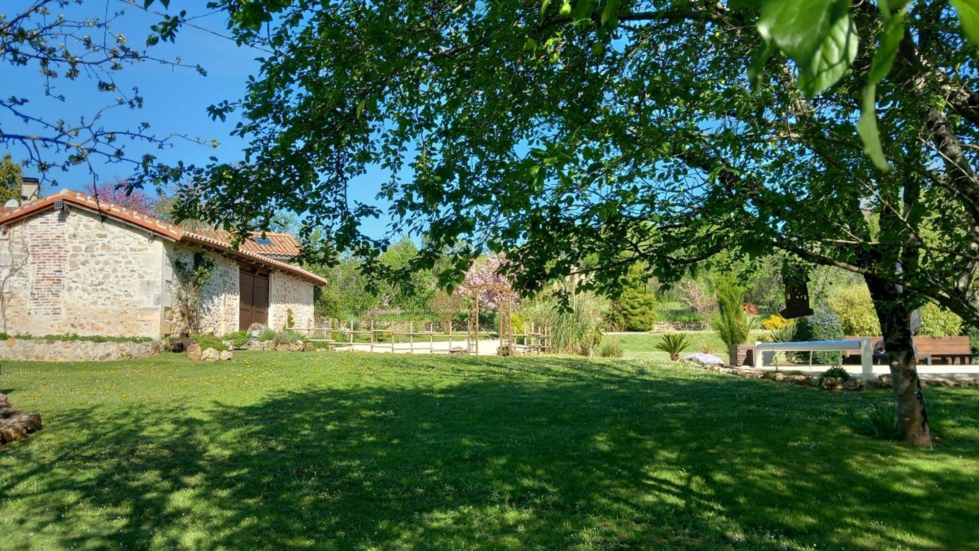 Lpc Dordogne Holidays - Le Petit Coin Lussas-et-Nontronneau Exterior photo